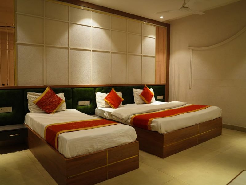 Hotel Queesnland room Tripe Bed Suite